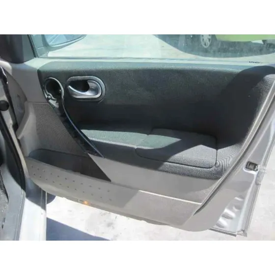 RENAULT MEGANE II CLASSIC BERLINA '2004 CONFORT AUTHENTIQUE PLATA