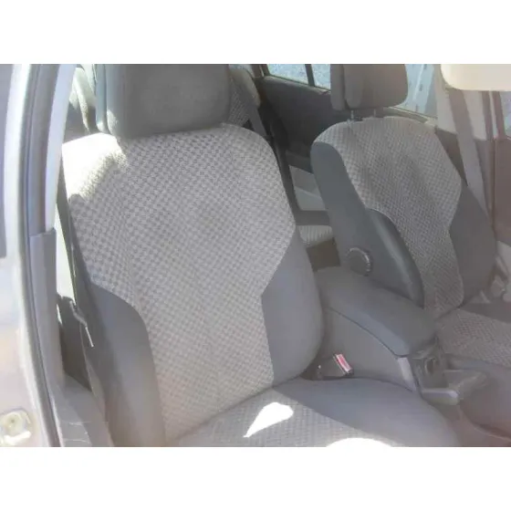 RENAULT MEGANE II CLASSIC BERLINA '2004 CONFORT AUTHENTIQUE PLATA