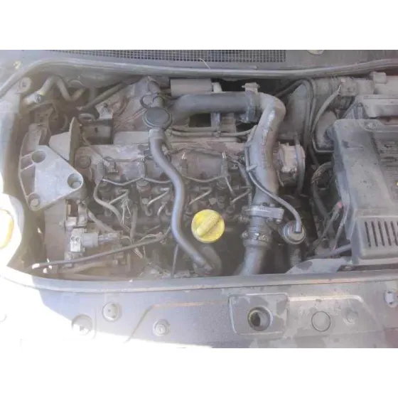 RENAULT MEGANE II CLASSIC BERLINA '2004 CONFORT AUTHENTIQUE PLATA