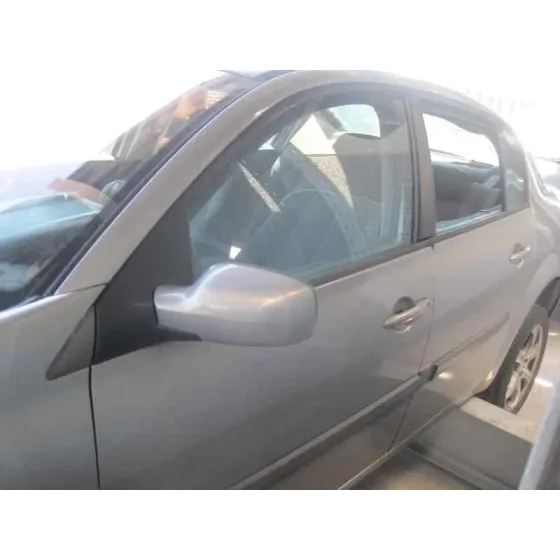 RENAULT MEGANE II CLASSIC BERLINA '2004 CONFORT AUTHENTIQUE PLATA