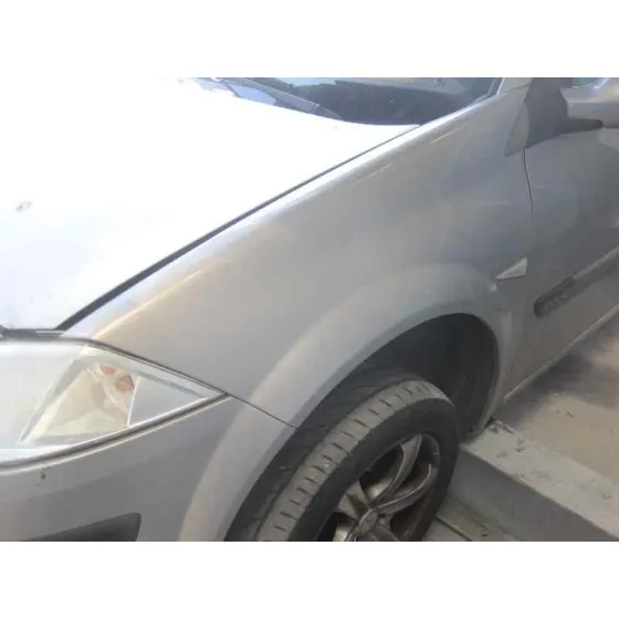 RENAULT MEGANE II CLASSIC BERLINA '2004 CONFORT AUTHENTIQUE PLATA
