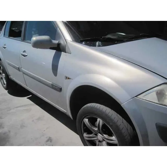 RENAULT MEGANE II CLASSIC BERLINA '2004 CONFORT AUTHENTIQUE PLATA