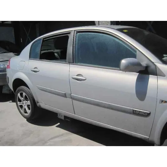 RENAULT MEGANE II CLASSIC BERLINA '2004 CONFORT AUTHENTIQUE PLATA