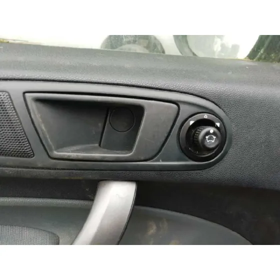 FORD FIESTA (CB1) '2009 GHIA ROJO