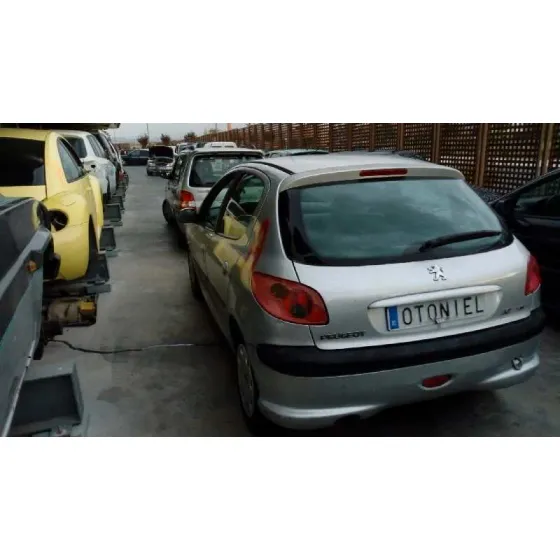 PEUGEOT 206 BERLINA '2005 X-LINE PLATA