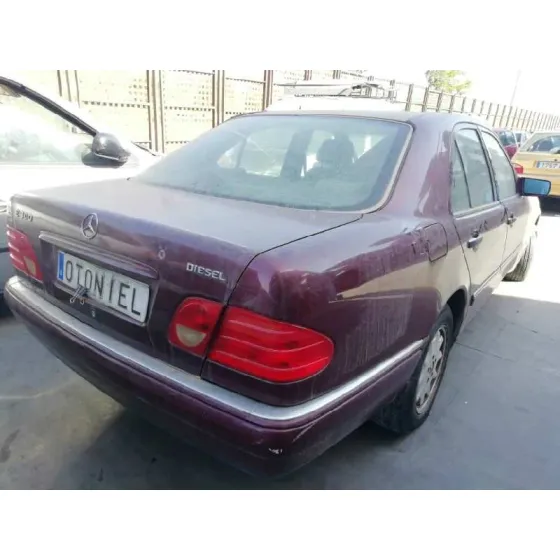 MERCEDES CLASE E (W210) BERLINA DIESEL '1997 300 DIESEL (210.020) GRANATE