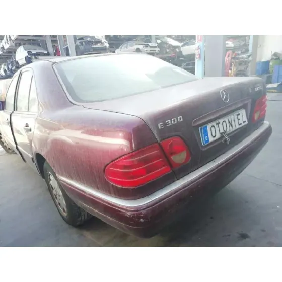 MERCEDES CLASE E (W210) BERLINA DIESEL '1997 300 DIESEL (210.020) GRANATE