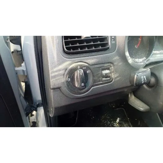 VOLKSWAGEN POLO (6C1) '2015 EDITION BLUEMOTION PLATA