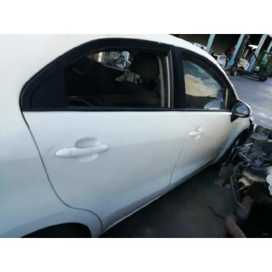 KIA RIO '2015 BASIC BLANCO