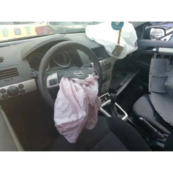 OPEL ASTRA GTC '2007 1.6 16V NEGRO