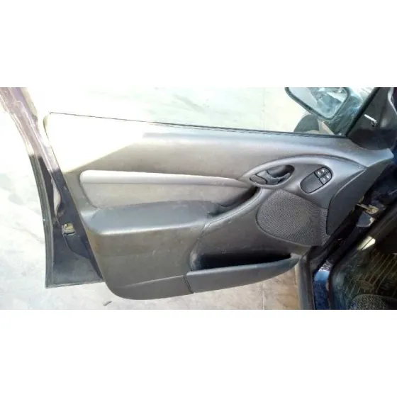 FORD FOCUS BERLINA (CAK) '2000 TREND AZUL