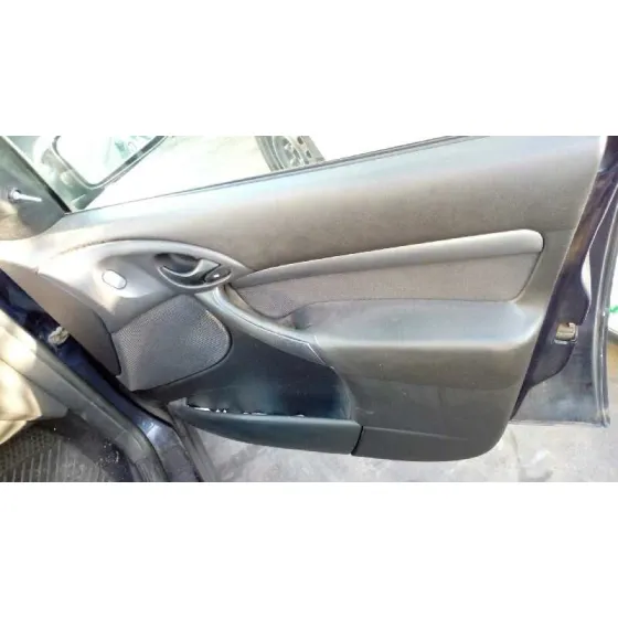 FORD FOCUS BERLINA (CAK) '2000 TREND AZUL