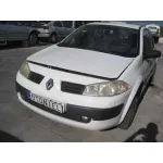 RENAULT MEGANE II BERLINA 3P RENAULT MEGANE II BERLINA 3P '2005 CONFORT DYNAMIQUE BLANCO 2002