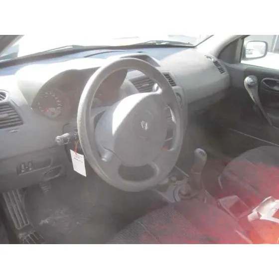 RENAULT MEGANE II BERLINA 3P '2005 CONFORT DYNAMIQUE BLANCO