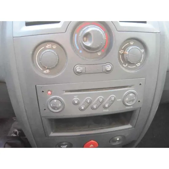 RENAULT MEGANE II BERLINA 3P '2005 CONFORT DYNAMIQUE BLANCO
