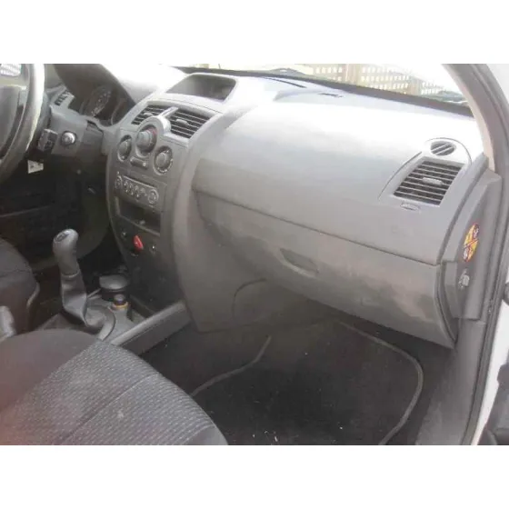 RENAULT MEGANE II BERLINA 3P '2005 CONFORT DYNAMIQUE BLANCO