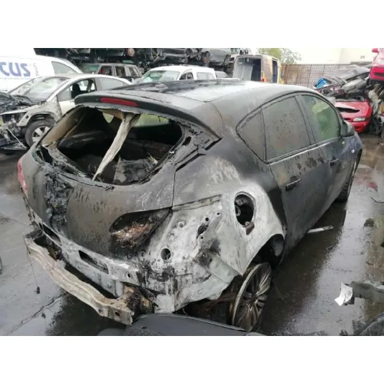 OPEL ASTRA J LIM. '2014 1.4 16V TURBO CAT (A 14 NET / LUJ) NEGRO