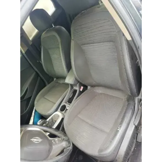 OPEL ASTRA J LIM. '2014 1.4 16V TURBO CAT (A 14 NET / LUJ) NEGRO