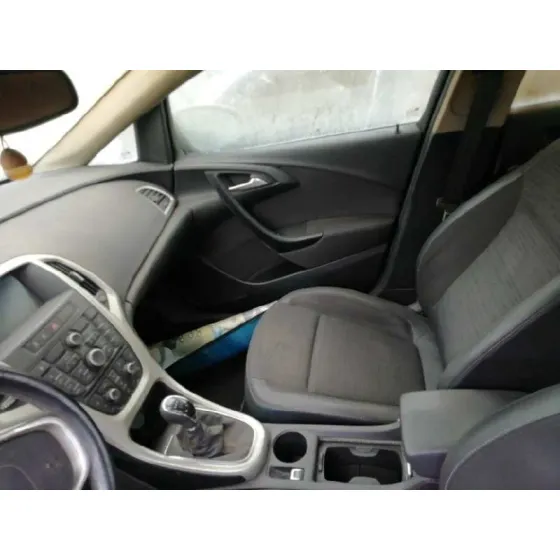 OPEL ASTRA J LIM. '2014 1.4 16V TURBO CAT (A 14 NET / LUJ) NEGRO