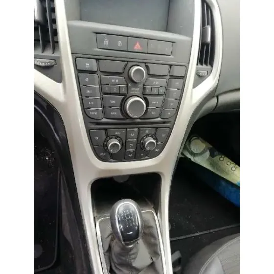 OPEL ASTRA J LIM. '2014 1.4 16V TURBO CAT (A 14 NET / LUJ) NEGRO