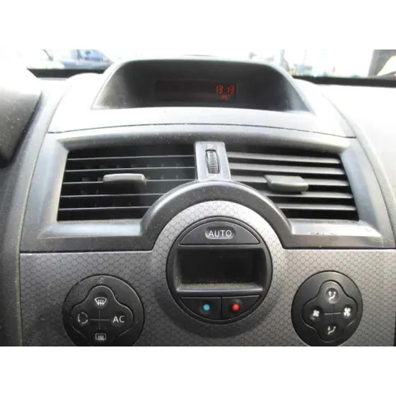 RENAULT MEGANE II CLASSIC BERLINA '2004 CONFORT AUTHENTIQUE MARRON