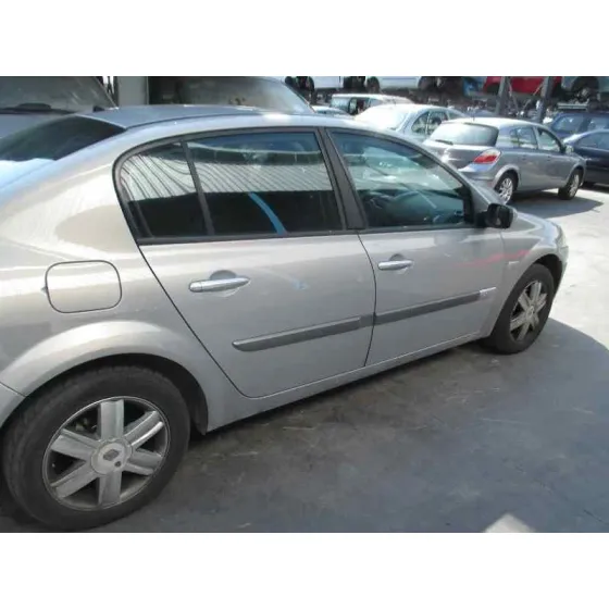 RENAULT MEGANE II CLASSIC BERLINA '2004 CONFORT AUTHENTIQUE MARRON