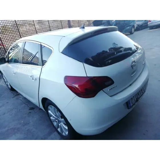 OPEL ASTRA J LIM. '2012 COSMO BLANCO