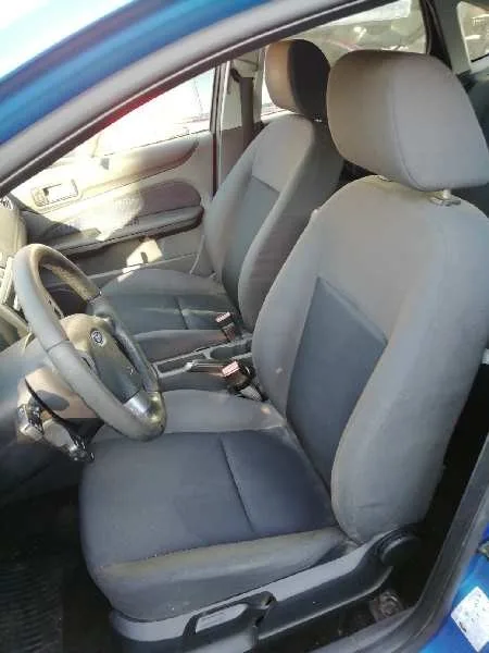 FORD FOCUS BERLINA (CAP) FORD FOCUS BERLINA (CAP) '2005 GHIA AZUL 2004
