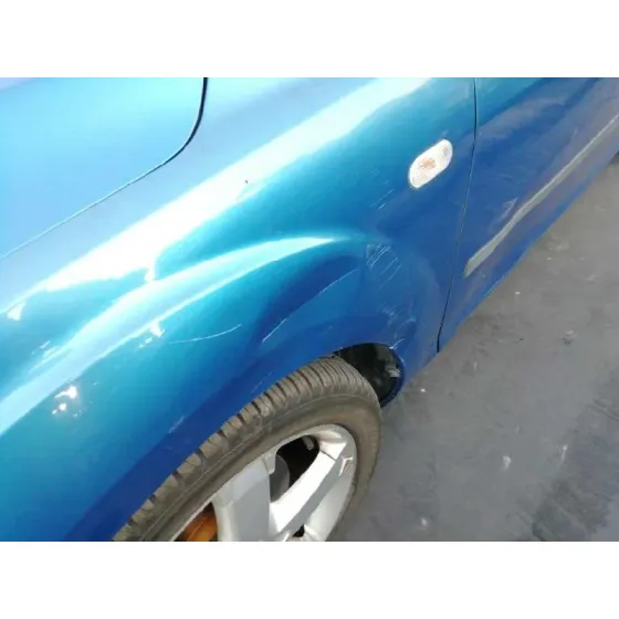 FORD FOCUS BERLINA (CAP) '2005 GHIA AZUL