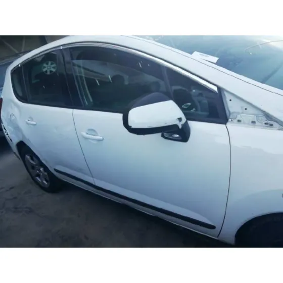 PEUGEOT 3008 '2013 ACTIVE BLANCO
