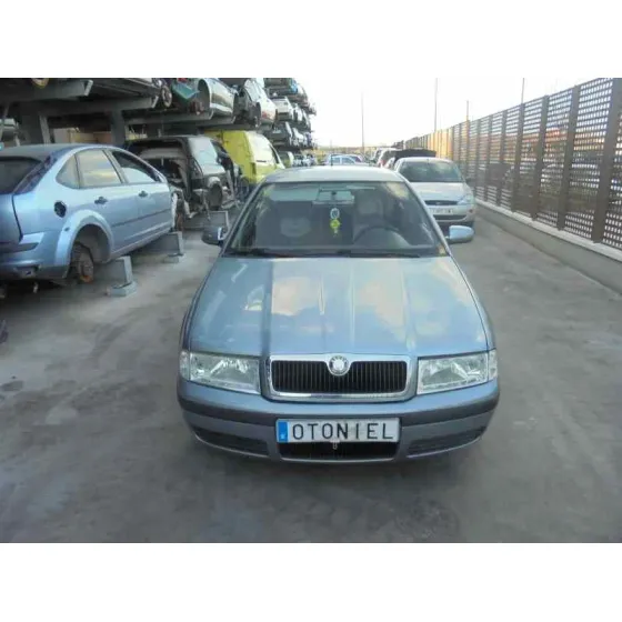 SKODA OCTAVIA BERLINA (1U2) '2002 AMBIENTE AZUL