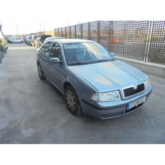 SKODA OCTAVIA BERLINA (1U2) '2002 AMBIENTE AZUL