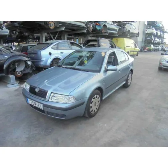 SKODA OCTAVIA BERLINA (1U2) '2002 AMBIENTE AZUL