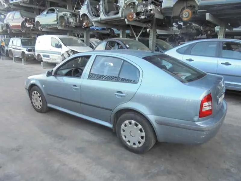 SKODA OCTAVIA BERLINA (1U2) '2002 AMBIENTE AZUL