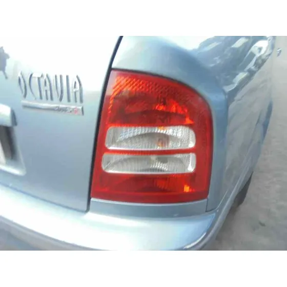 SKODA OCTAVIA BERLINA (1U2) '2002 AMBIENTE AZUL