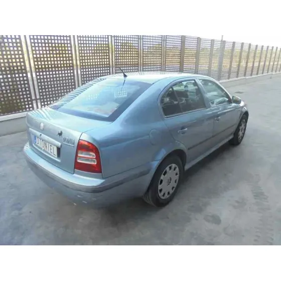 SKODA OCTAVIA BERLINA (1U2) '2002 AMBIENTE AZUL