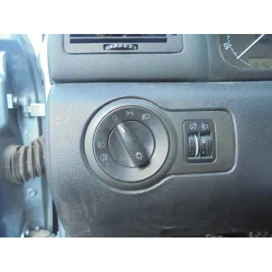 SKODA OCTAVIA BERLINA (1U2) '2002 AMBIENTE AZUL