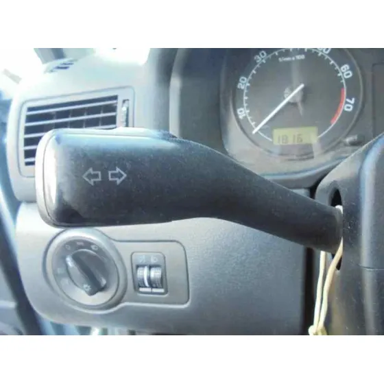 SKODA OCTAVIA BERLINA (1U2) '2002 AMBIENTE AZUL