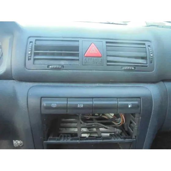 SKODA OCTAVIA BERLINA (1U2) '2002 AMBIENTE AZUL