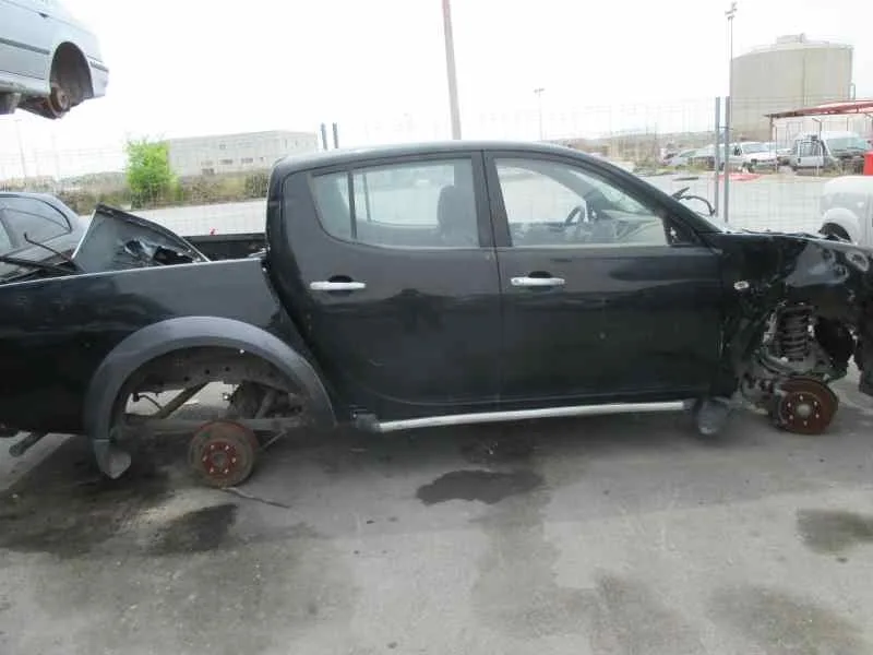 MITSUBISHI L 200 (KA0/KB0) MITSUBISHI L 200 (KA0/KB0) '2006 2.5 DI-D CAT NEGRO 2006