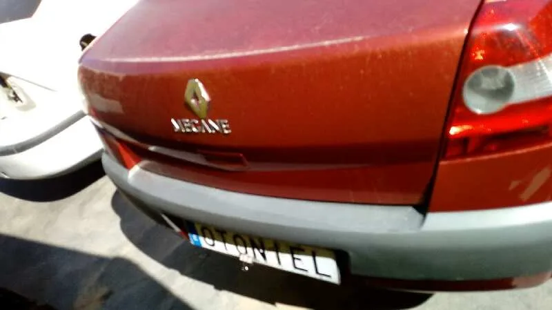 RENAULT MEGANE II CLASSIC BERLINA '2004 1.9 DCI DIESEL ROJO