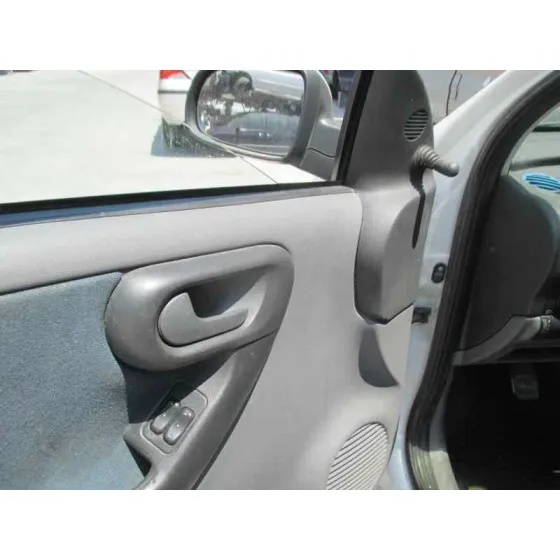 OPEL CORSA C '2001 CLUB BLANCO