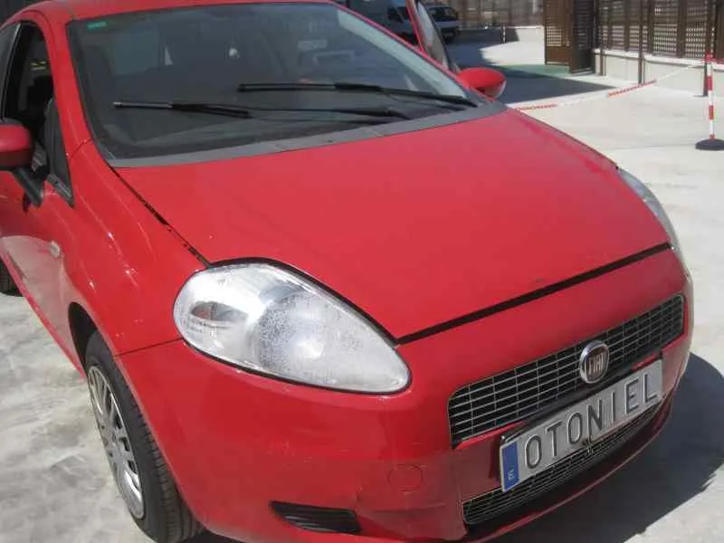FIAT GRANDE PUNTO (199) '2009 1.2 8V ACTIVE (01.2007->) ROJO