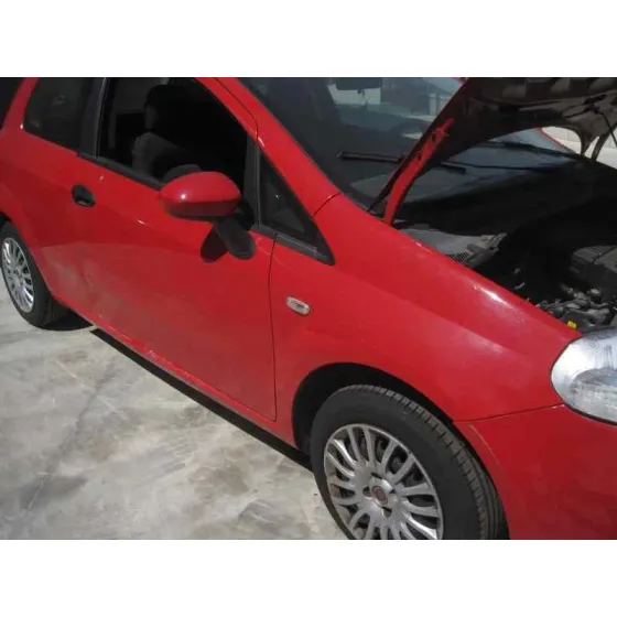 FIAT GRANDE PUNTO (199) '2009 1.2 8V ACTIVE (01.2007->) ROJO