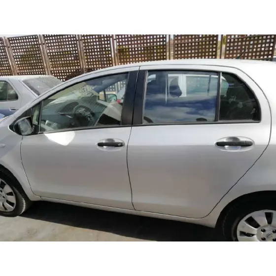 TOYOTA YARIS '2010 1.0 CAT GRIS PLATA