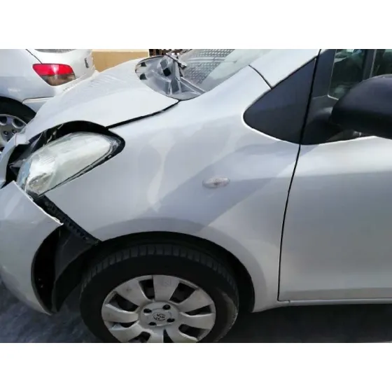 TOYOTA YARIS '2010 1.0 CAT GRIS PLATA