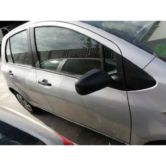 TOYOTA YARIS '2010 1.0 CAT GRIS PLATA