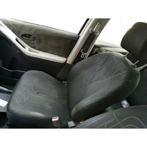 TOYOTA YARIS '2010 1.0 CAT GRIS PLATA