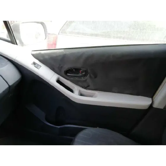 TOYOTA YARIS '2010 1.0 CAT GRIS PLATA