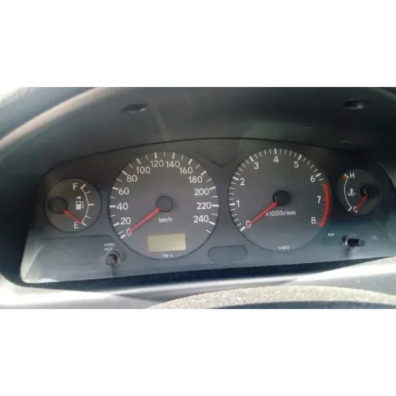 TOYOTA AVENSIS BERLINA (T 22) '2001 1.8 SOL (4-PTAS.) PLATA